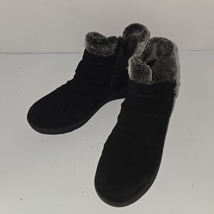 60. Baretraps Aeron Ankle Bootie Black Suede Leather Size‎ 6M